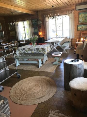 Paeivin Pirtti - Pirttikahvila Ja B&B ルオスト エクステリア 写真